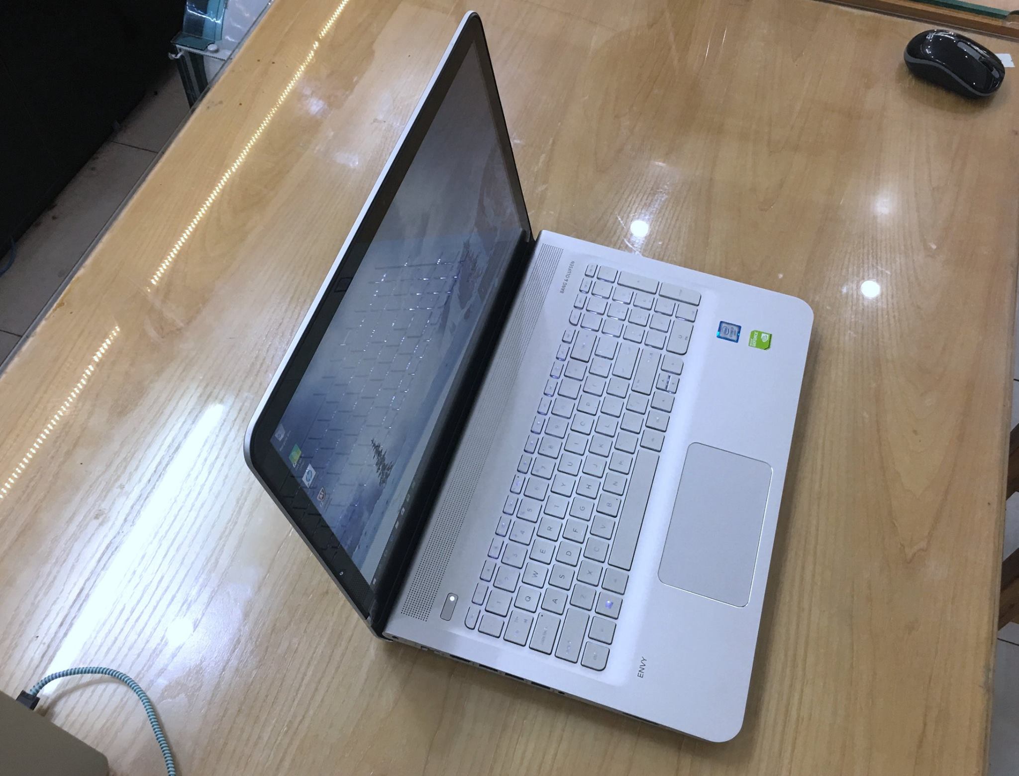 Laptop HP Envy 15-ae130TX (P6M95PA)-1.jpg